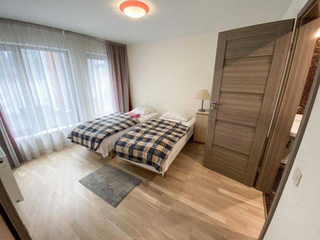 Old Town Apartment With Private Elevator Riga Bagian luar foto