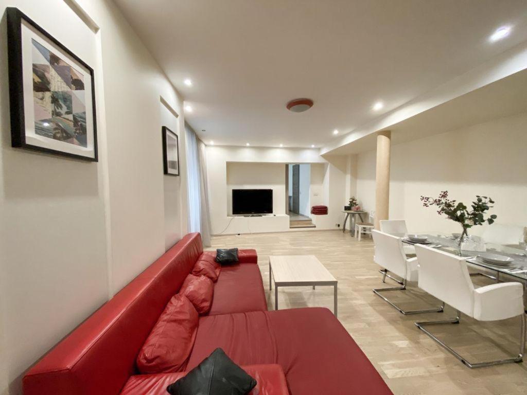 Old Town Apartment With Private Elevator Riga Bagian luar foto