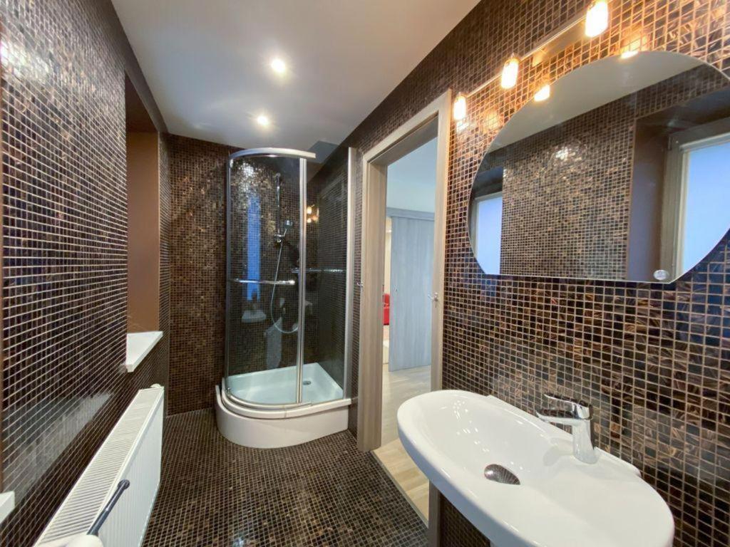 Old Town Apartment With Private Elevator Riga Bagian luar foto