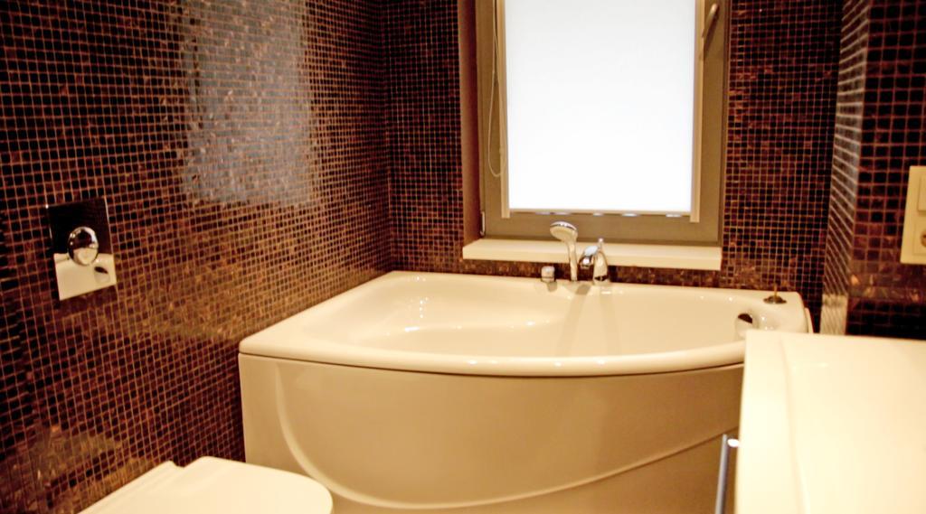 Old Town Apartment With Private Elevator Riga Bagian luar foto