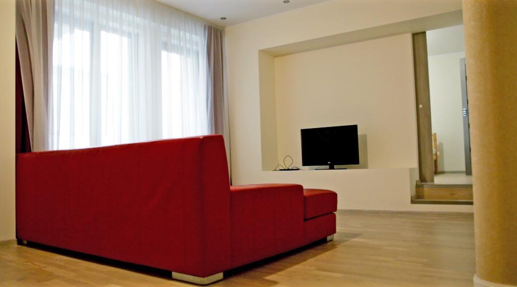 Old Town Apartment With Private Elevator Riga Bagian luar foto