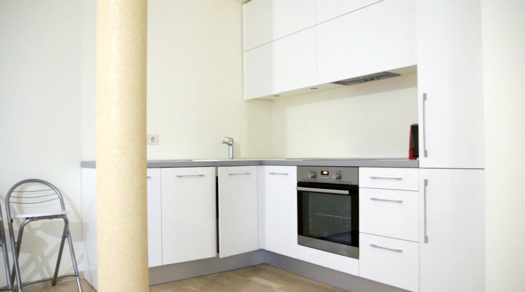 Old Town Apartment With Private Elevator Riga Bagian luar foto