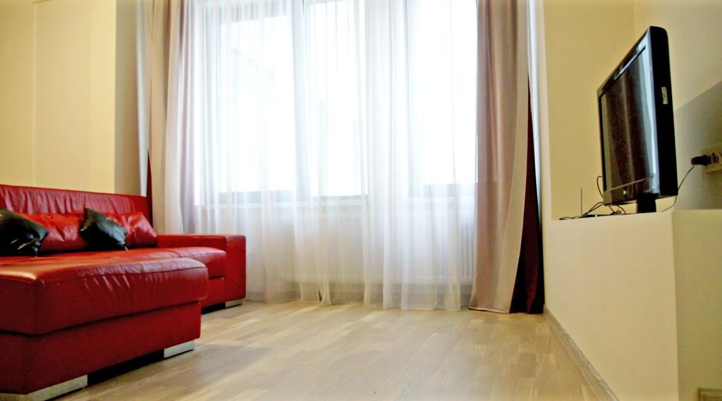 Old Town Apartment With Private Elevator Riga Bagian luar foto
