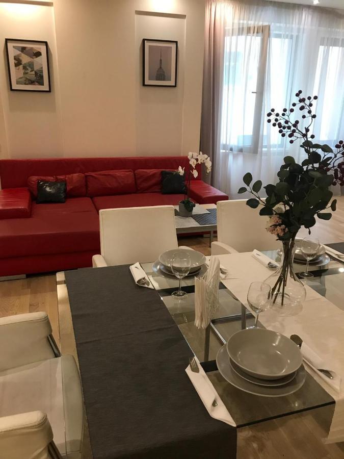 Old Town Apartment With Private Elevator Riga Bagian luar foto